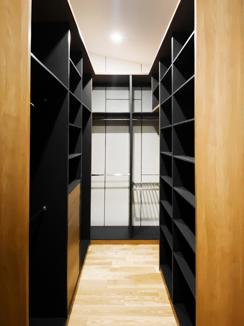 Гардероб в кладовой